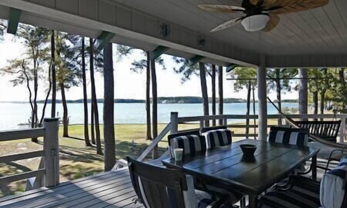 Cambridge House | Sunset Breezes - quiet waterfront retreat