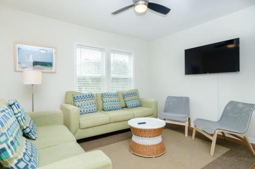 South End House | Sunset Breeze by Bryant Real Estate