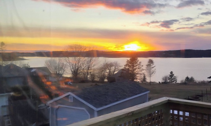 Lubec Apartment | Sunset by the Bay retreat nclose to downtown