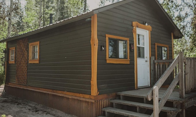 Seeley Lake Cabin | Sunset Cabin at Tamaracks Resort, a lakefront cabin with it's own beach access.