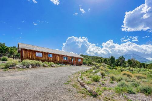 Spanish Valley House | Sunset Cabin near Moab with Stunning Views!