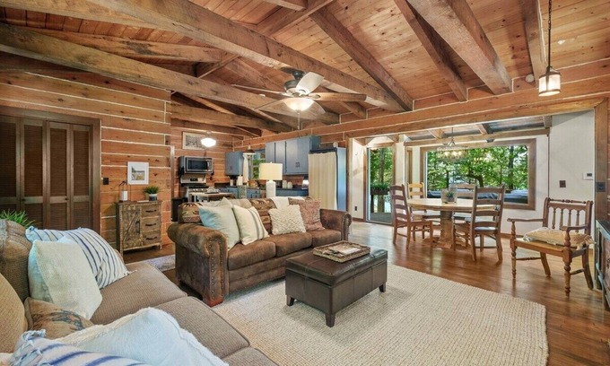 Rogers House | Sunset Cabin - Secluded retreat on Beaver Lake