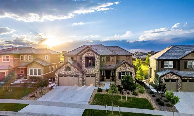 Aurora House | Sunset Casa Exquisite Modern Home + Golf Lake Views