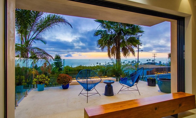 Sunset Cliffs House | Sunset Cliffs Modern Luxury Estate with Ocean Views, Oversized Spa, AC, Yard & washer/dryer!
