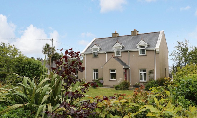 Brinlack Cottage | SUNSET COTTAGE CARRICK, family friendly in Derrybeg, County Donegal