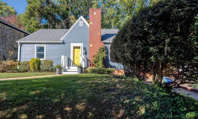 Winston - Salem House | Sunset Cottage: Charming 2-bdrm house w/king bed in WinstonSalem; great locatio