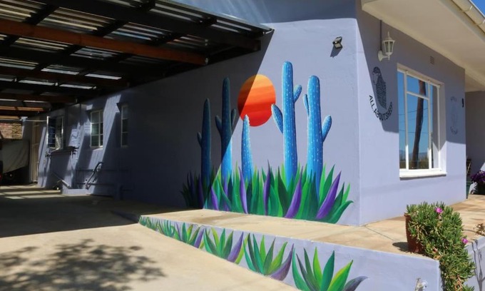 Barrydale Apartment | Sunset Cottage - Cheerful 1 Bedroom Cottage