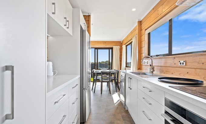Waikanae House | Sunset Cottage - Waikanae Beach Holiday Home