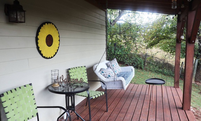 Clyde Cottage | Sunset Cottage with Beautiful Blue Ridge Mountain Views