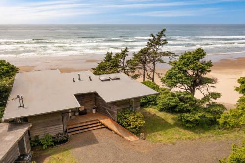 Arch Cape House | Sunset Cove by AvantStay Beachfront w Balcony