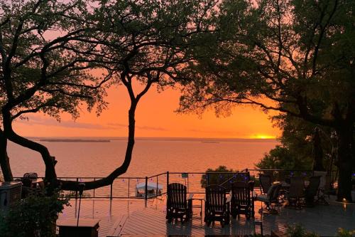 Bridgeport House | Sunset Cove