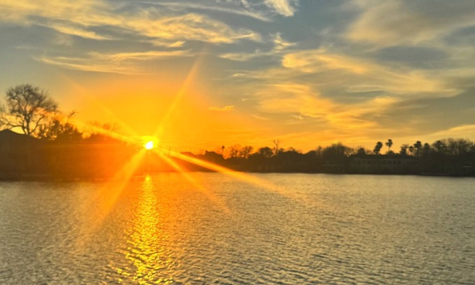 Missouri City House | Sunset Dreams: Pool, Hot Tub, Fire Pit, BBQ & Private Dock in Wildlife Haven