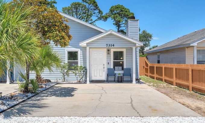Gulf Lagoon Beach House | Sunset Dreams TOO King Bed 5 Min Walk to Beach!