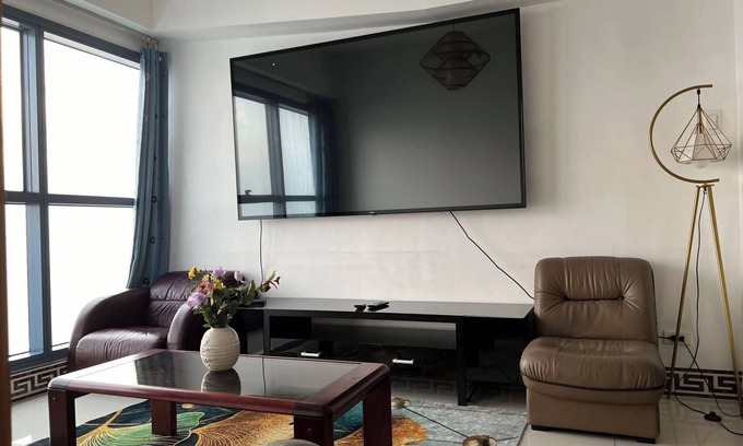 669 Ermita Apartment | Sunset Embassy Suites