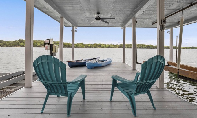 Marble Falls House | Sunset Escape lnBreathtaking views + fun amenities lnPet Friendly - New Flooring