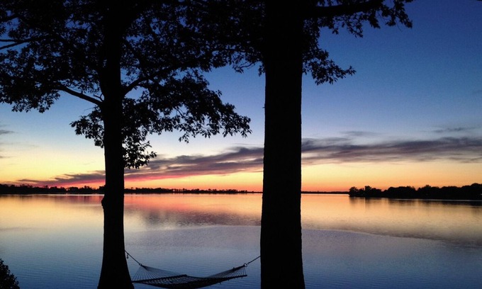 West Lake Bed & Breakfast | Sunset Escape On Westlake. This B&B offers 2 suites that are rented separately