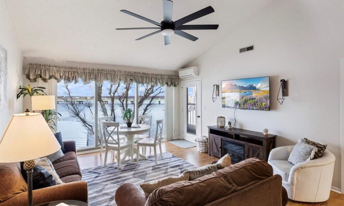 Osage Beach Condo | Sunset Escape - Waterfront, Pool, & More!
