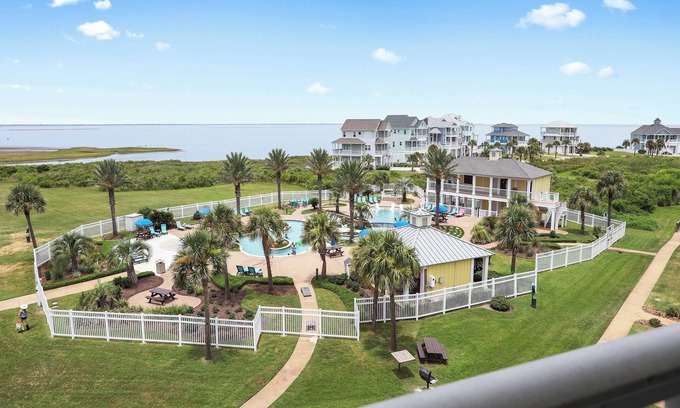 Galveston Condo | Sunset Estuary - Overlooking Lazy River Pool - Top Floor- NEW LISTING