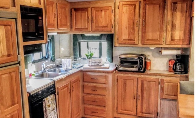Barnhart House | Sunset Glamper, Inground Pool, Pet friendly!