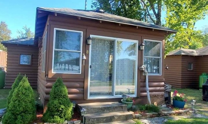 Manistique Cabin | Sunset Hideaway on Indian Lake: Lake Breezes and Summer Dreams