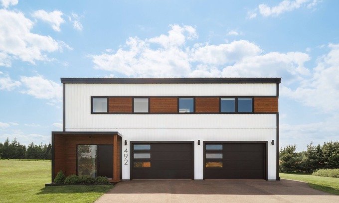 Kensington House | Sunset Hideaway . Beautiful New & Modern Full Home Rental