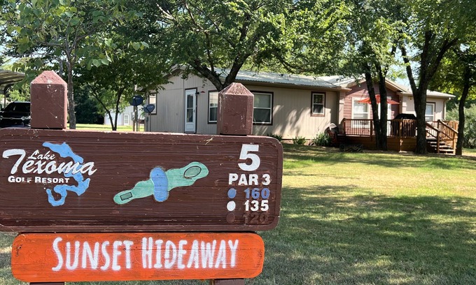 Kingston House | Sunset Hideaway- Washita Point- 2 miles from Alberta Creek Marina on Lake Texoma