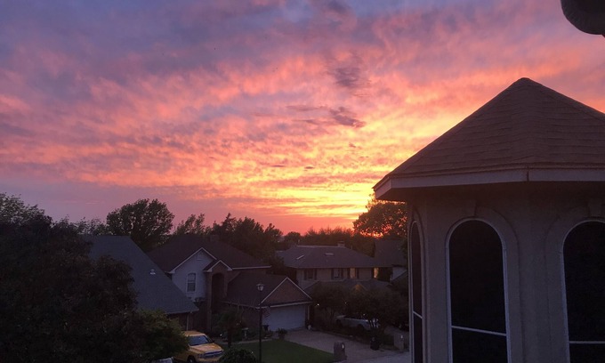 Rockwall House | Sunset Hill Haven: Relaxing balcony & Backyard, short walk to Rockwall Harbor