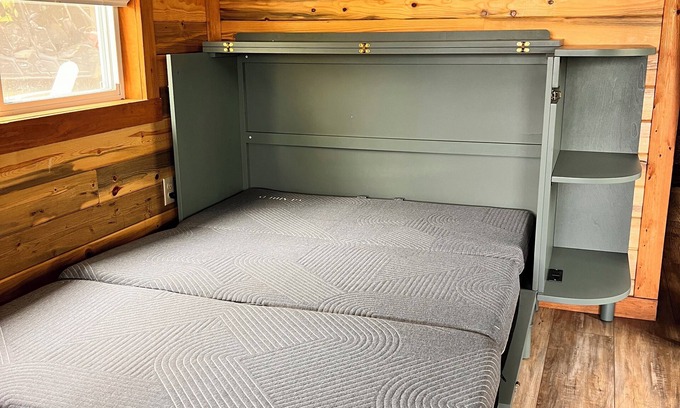Fayetteville Cabin | Sunset Hillside Cabin on Horse Farm -Pet Friendly E