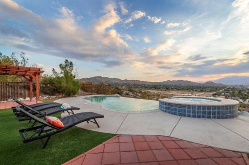 Yucca Valley House | Sunset House Joshua Tree Infinity Pool Spa Views Hiking Trail
