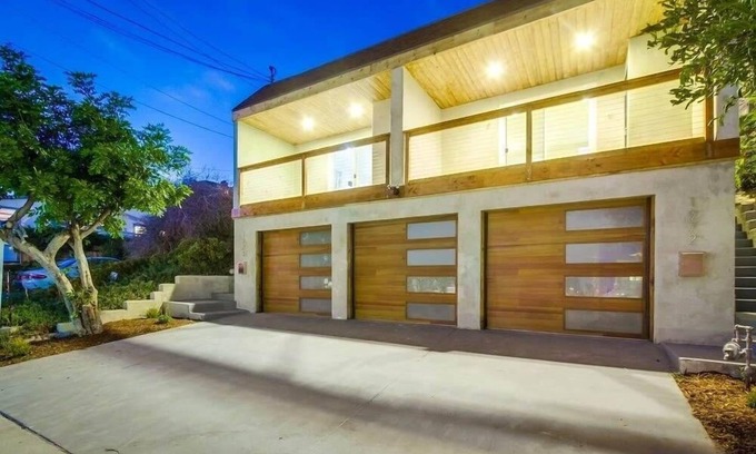 Mission Hills Apartment | Sunset in Old Town with a Perfect Location