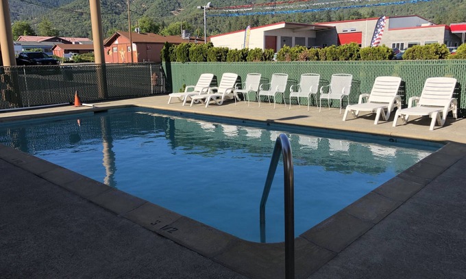 Grants Pass Hotel | Sunset Inn