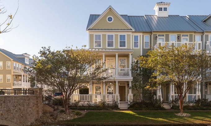 Sunset Island House | Sunset Island 30 Canal Side Mews West