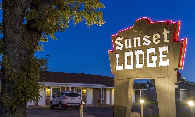 Escanaba Hotel | Sunset Lodge Escanaba
