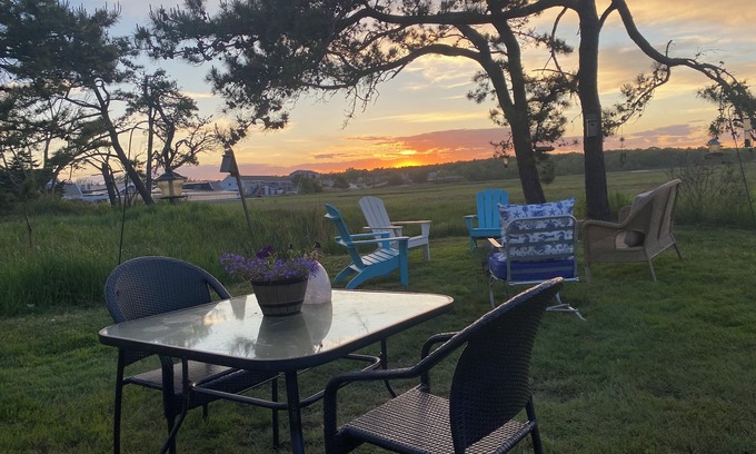Pine Point House | Sunset loft – newly renovated, beautiful one bedroom and one loft cottage.