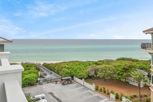 Seawalk Circle House | Sunset Lounge