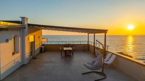 Shengjin Apartment | Sunset Luxe Penthouse