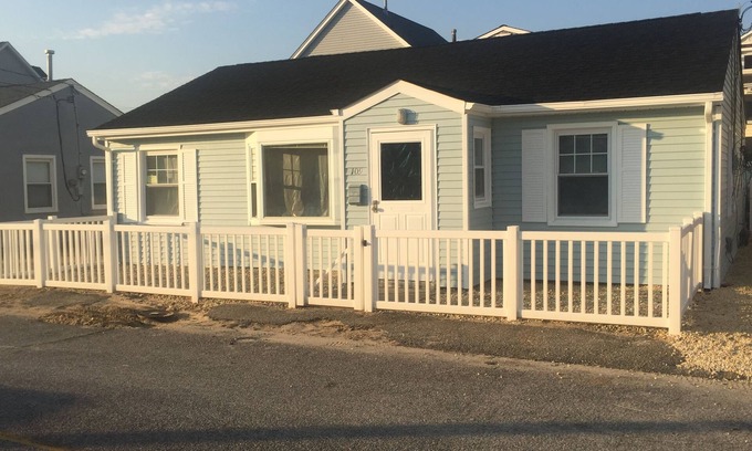 Lavallette House | Sunset Manor - Short walk to beach