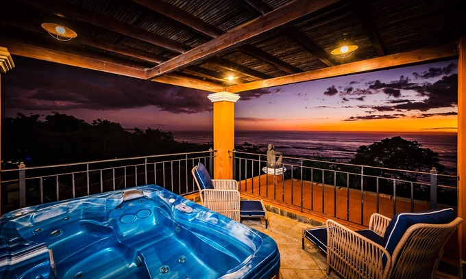Playa Langosta Apartment | ♚Sunset & Ocean View Jacuzzi Beachfront Penthous♚