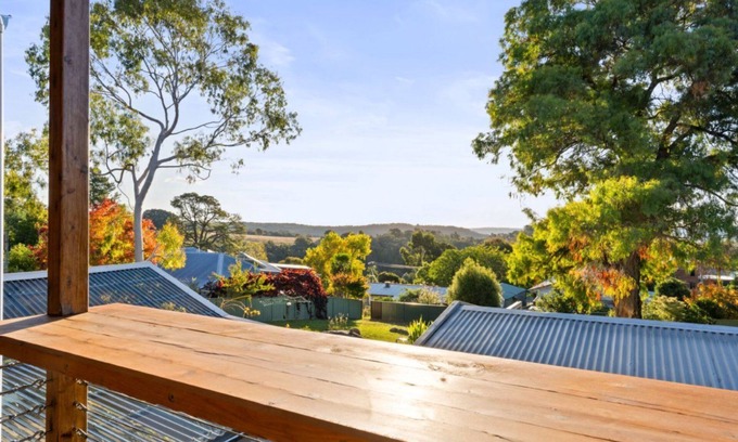 Beechworth House | Sunset On Ford - short walk to town and amazing sunsets