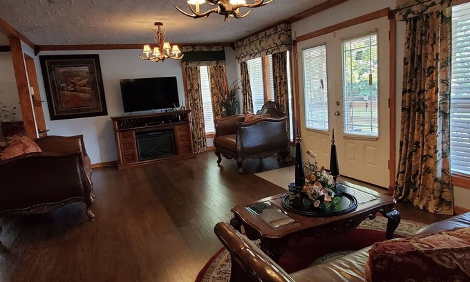 Tignall House | Sunset On The Pond.