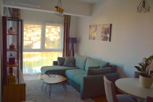 Zeljeznica Apartment | Sunset Retreat Apartment Bar