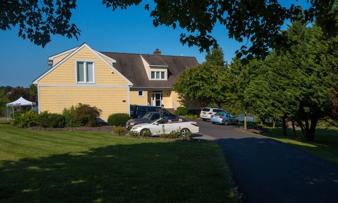 Livingston House | Sunset Retreat - Beautiful Lake Front Rental Property