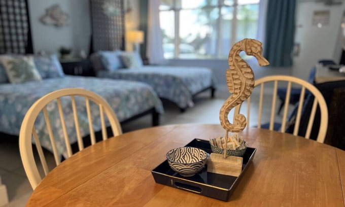 Ruskin Apartment | Sunset Retreat Condo #506 Little Harbor