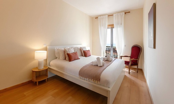 Nazare Apartment | Sunset Retreat - Spacious Apartment