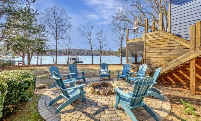 Seneca House | Sunset Ridge Lake Front Retreat