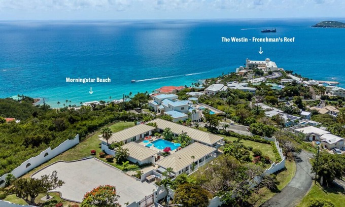 Estate Bakkero Villa | Sunset Sanctuary: Gorgeous 5br w/huge pool/deck & lots of space!