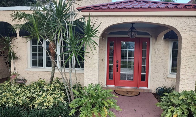 Sebring House | Sunset Serenade at your Beach House on Lake Jackson