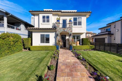 Grover Beach House | Sunset Serenity by AvantStay Rooftop w Hot Tub Fire Pit 3 Blocks to Beach