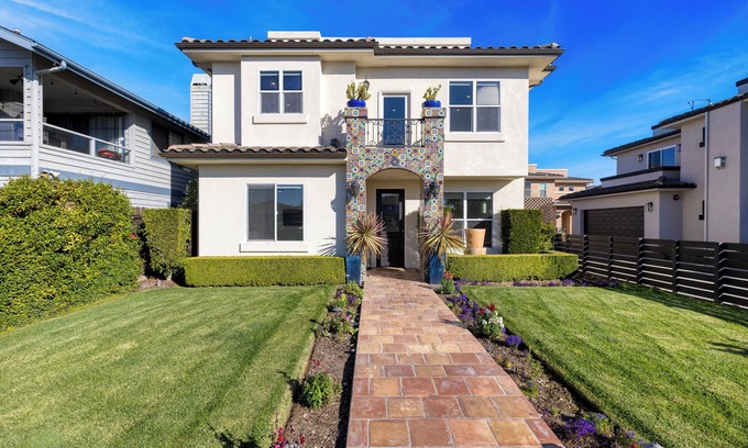 Grover Beach House | Sunset Serenity by AvantStay | Rooftop w/Hot Tub & Fire Pit, 3 Blocks to Beach!