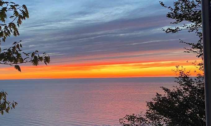 Frankfort House | Sunset Serenity - INCREDIBLE HOME ON BLUFF OVERLOOKING LAKE MICHIGAN!